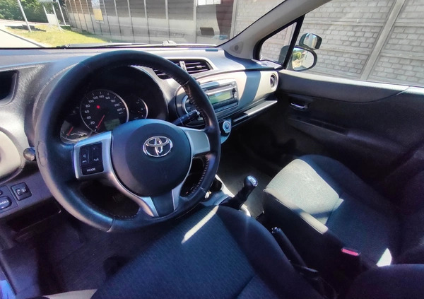 Toyota Yaris cena 11900 przebieg: 331000, rok produkcji 2012 z Bydgoszcz małe 106